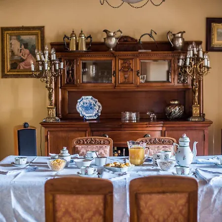 Smallville Bed & Breakfast *